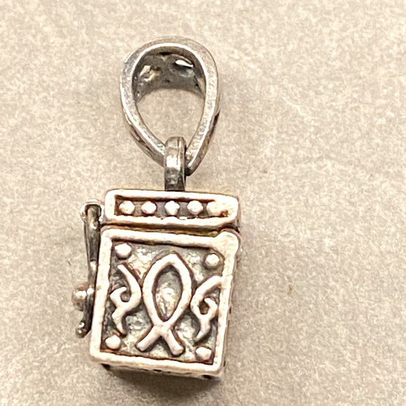 925 sterling silver prayer box charm. - Picture 5 of 6